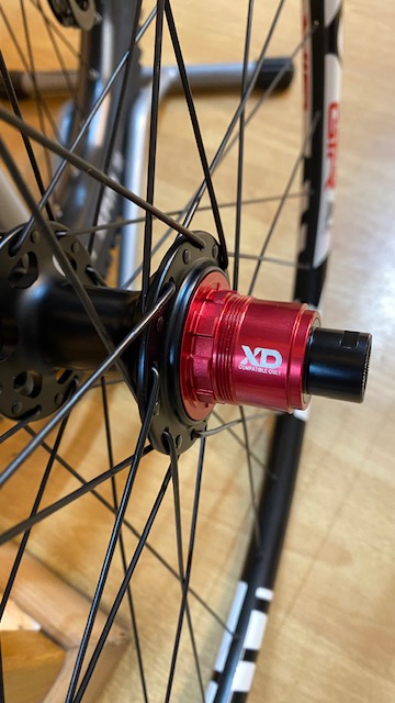 RUEDA TRASERA GURPIL DISCO GTR TUBELESS READY SL23 BOOST 29" SRAM BLANCO - Imagen 2