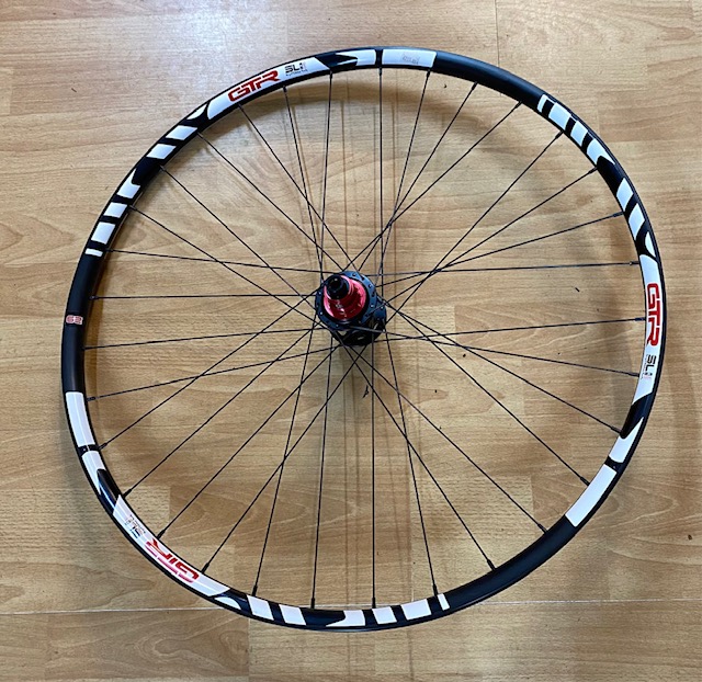 RUEDA TRASERA GURPIL DISCO GTR TUBELESS READY SL23 BOOST 29" SRAM BLANCO - Imagen 3